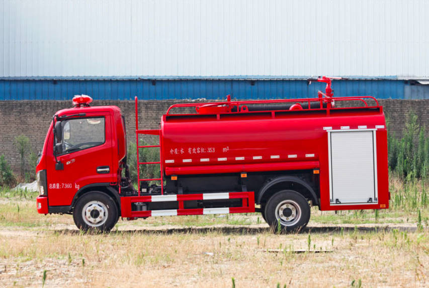 Dongfeng D6 Fire Truck 4x2 Emergency Rescue Vehicle for Firefighting and Road Cleaning 4