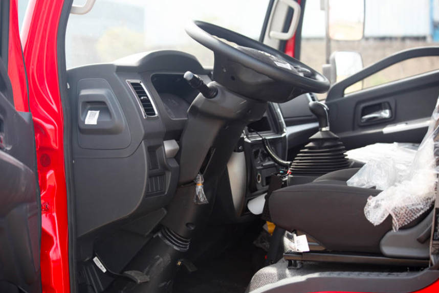 Dongfeng D6 Fire Truck 4x2 Emergency Rescue Vehicle for Firefighting and Road Cleaning 5