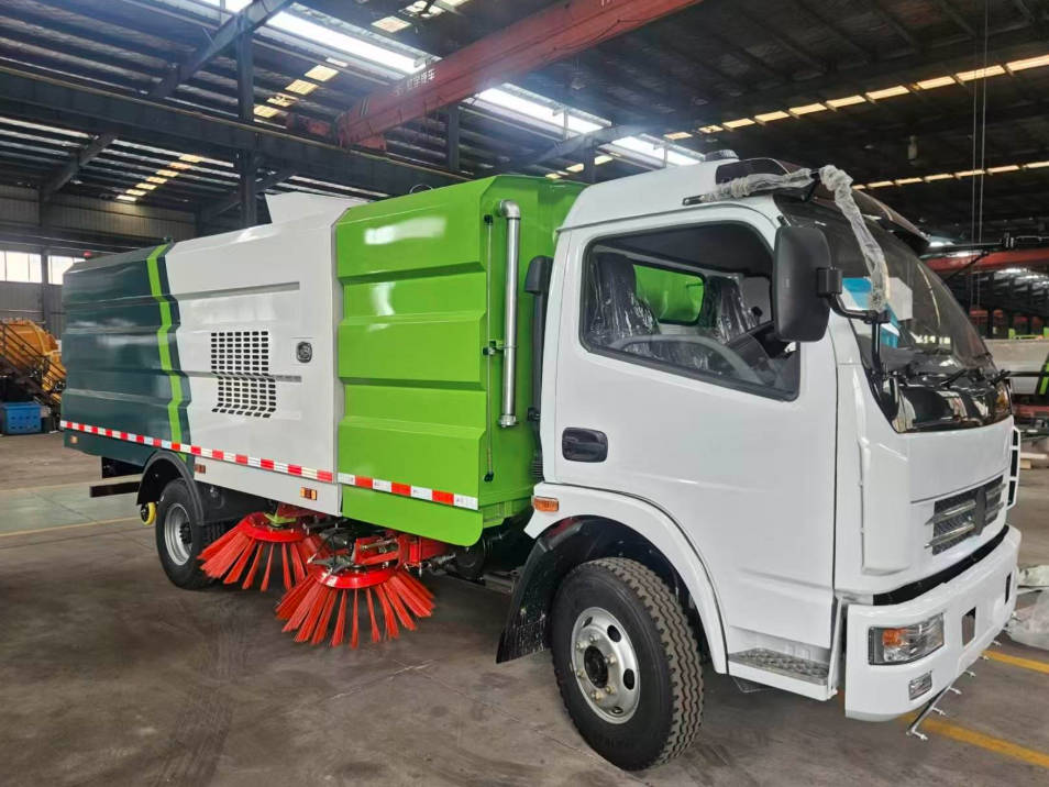 Dongfeng Sweeper Truck with High Pressure Washing for Municipal Street Cleaning 2