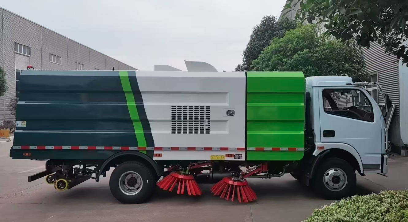 Dongfeng Sweeper Truck with High Pressure Washing for Municipal Street Cleaning 3
