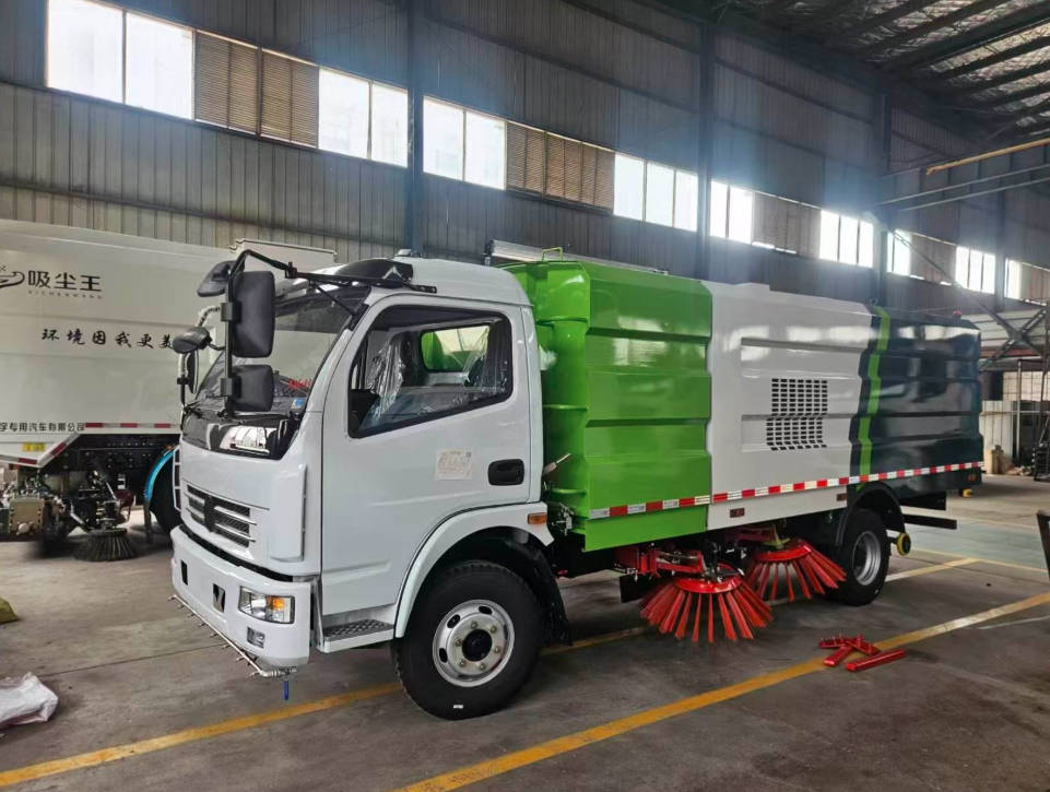 Dongfeng Sweeper Truck with High Pressure Washing for Municipal Street Cleaning 4