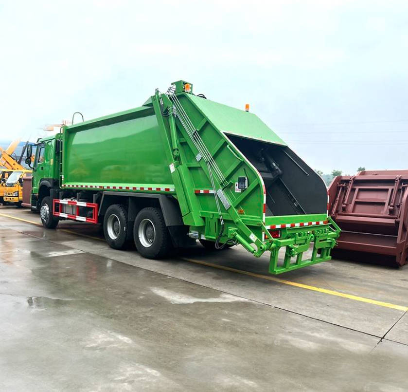 Howo 18 CBM 6x4 Manual Diesel Engine Garbage Compactor Truck Rear Loader 4