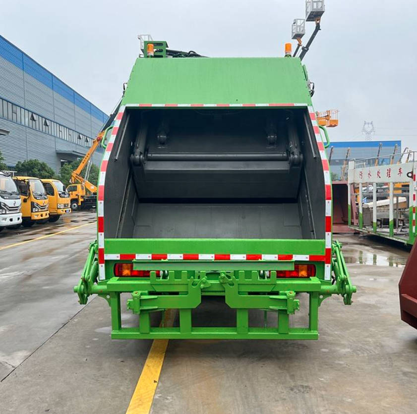 Howo 18 CBM 6x4 Manual Diesel Engine Garbage Compactor Truck Rear Loader 5