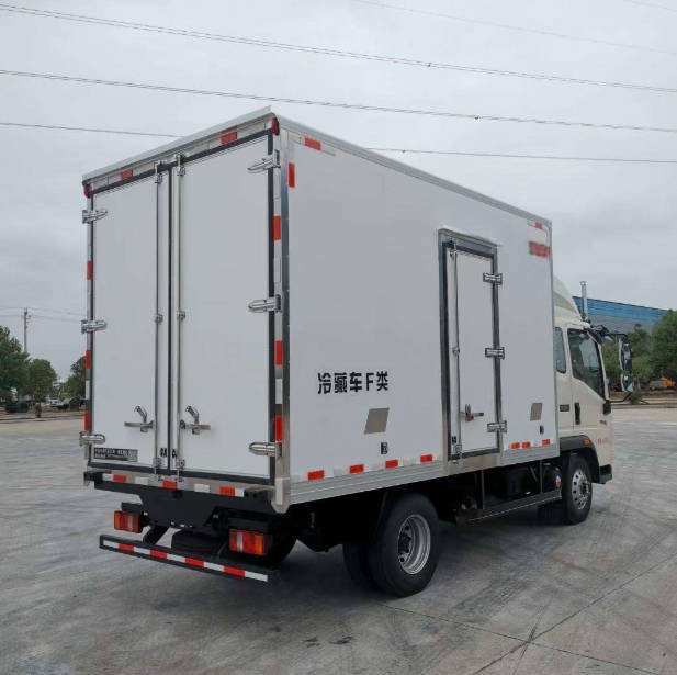 Howo 4x2 Refrigerated Truck 5 Ton Payload Semi sleeper Cabin Insulated Box Truck 3