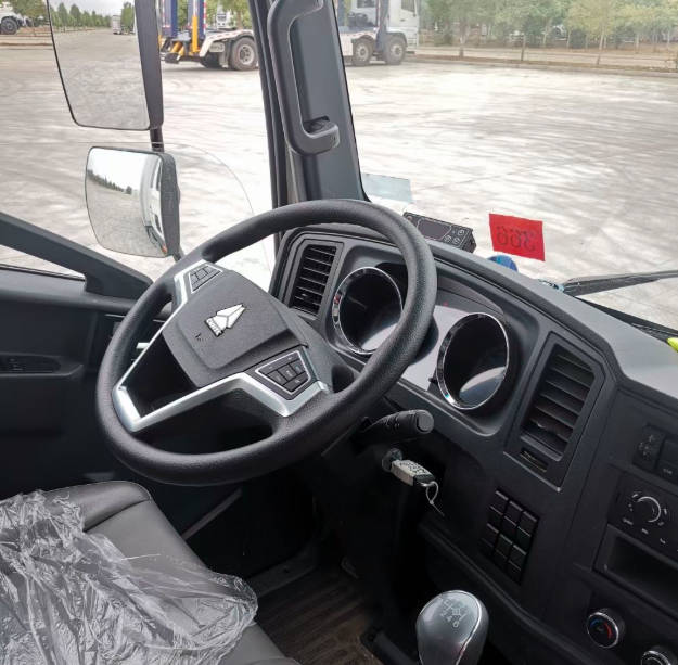 Howo 4x2 Refrigerated Truck 5 Ton Payload Semi sleeper Cabin Insulated Box Truck 4